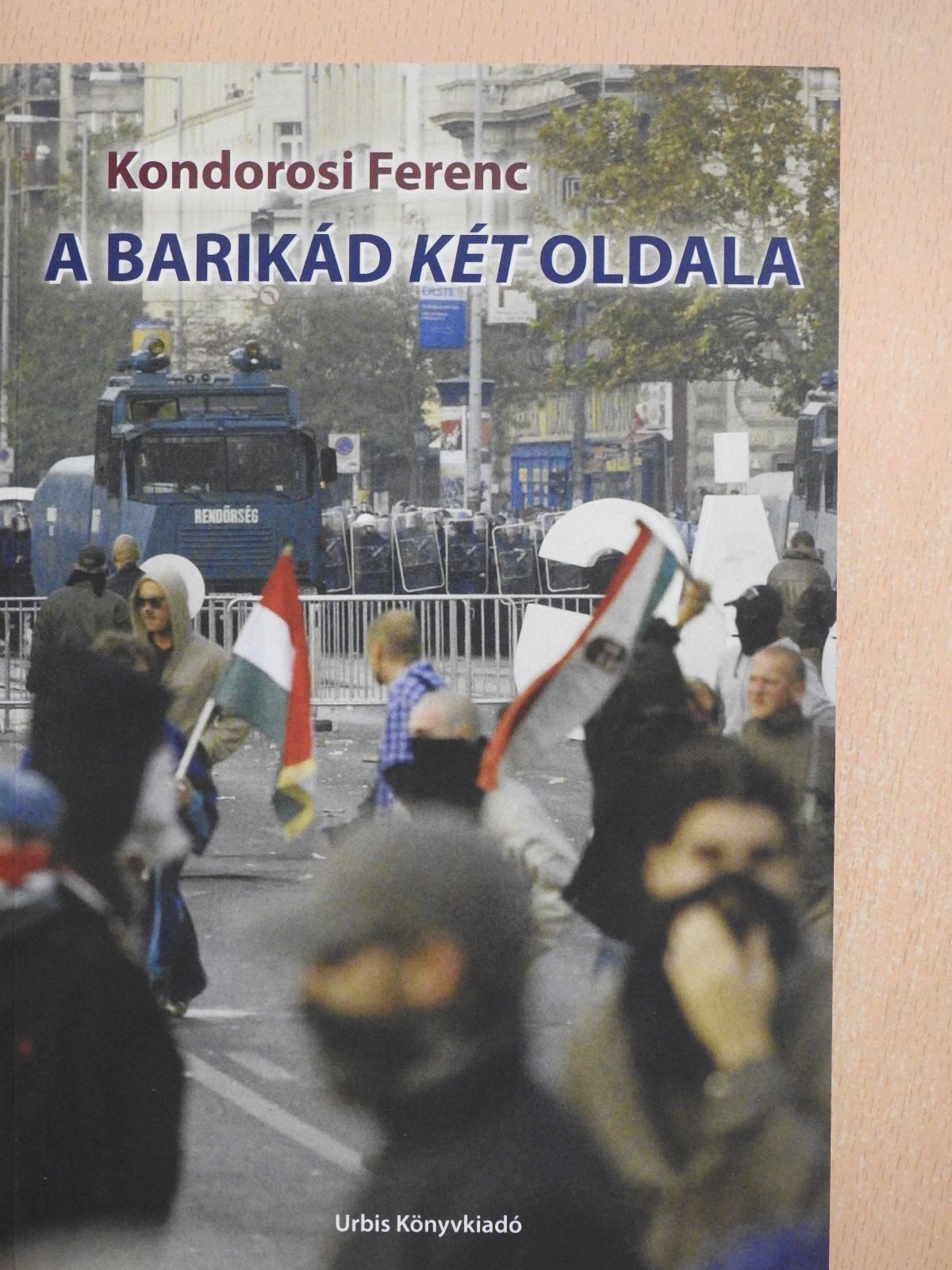 Kondorosi Ferenc - A barikád két oldala (dedikált példány) [antikvár]