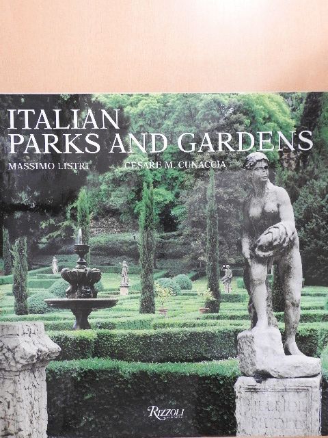 Cesare M. Cunaccia - Italian Parks and Gardens [antikvár]