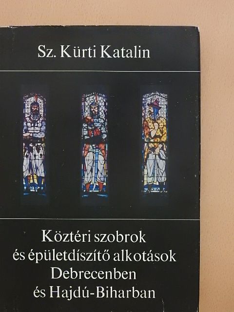Sz. Kürti Katalin - Köztéri szobrok és épületdíszítő alkotások Debrecenben és Hajdú-Biharban [antikvár]