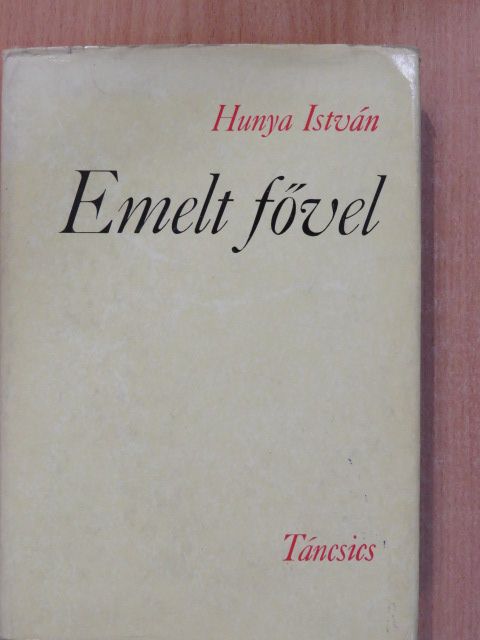 Hunya István - Emelt fővel (dedikált példány) [antikvár]