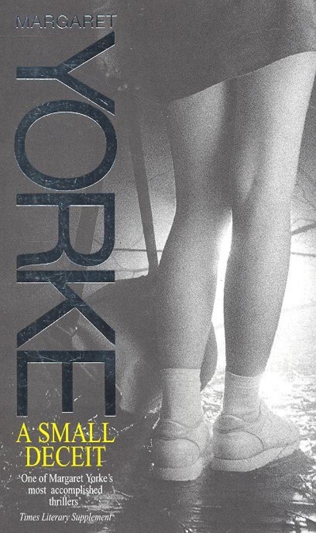 YORKE, MARGARET - A Small Deceit [antikvár]