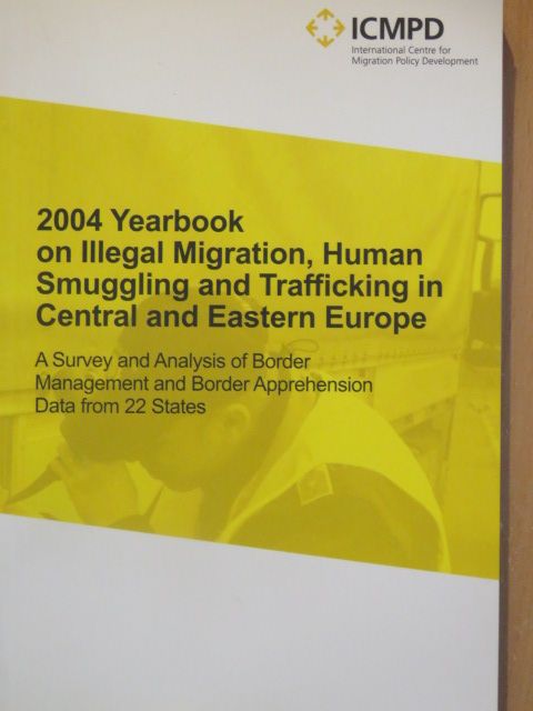 2004 Yearbook on Illegal Migration, Human Smuggling and Trafficking in Central and Eastern Europe [antikvár]