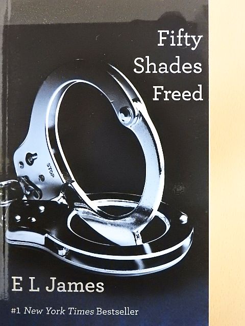 E. L. James - Fifty Shades Freed [antikvár]