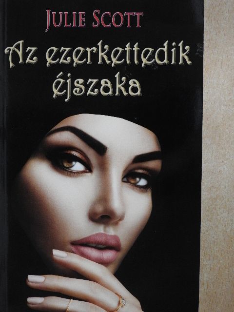 Julie Scott - Az ezerkettedik éjszaka [antikvár]