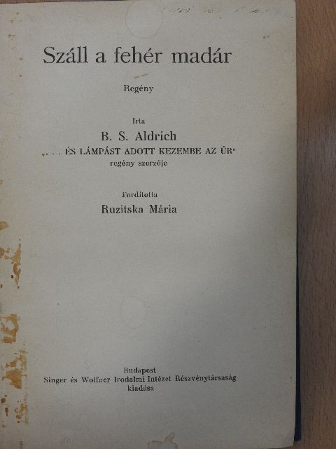B. S. Aldrich - Száll a fehér madár [antikvár]