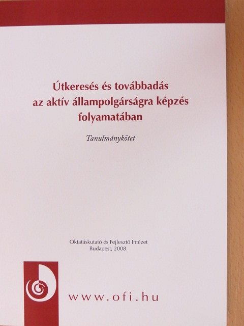 Döbör Ágota - Útkeresés és továbbadás az aktív állampolgárságra képzés folyamatában [antikvár]