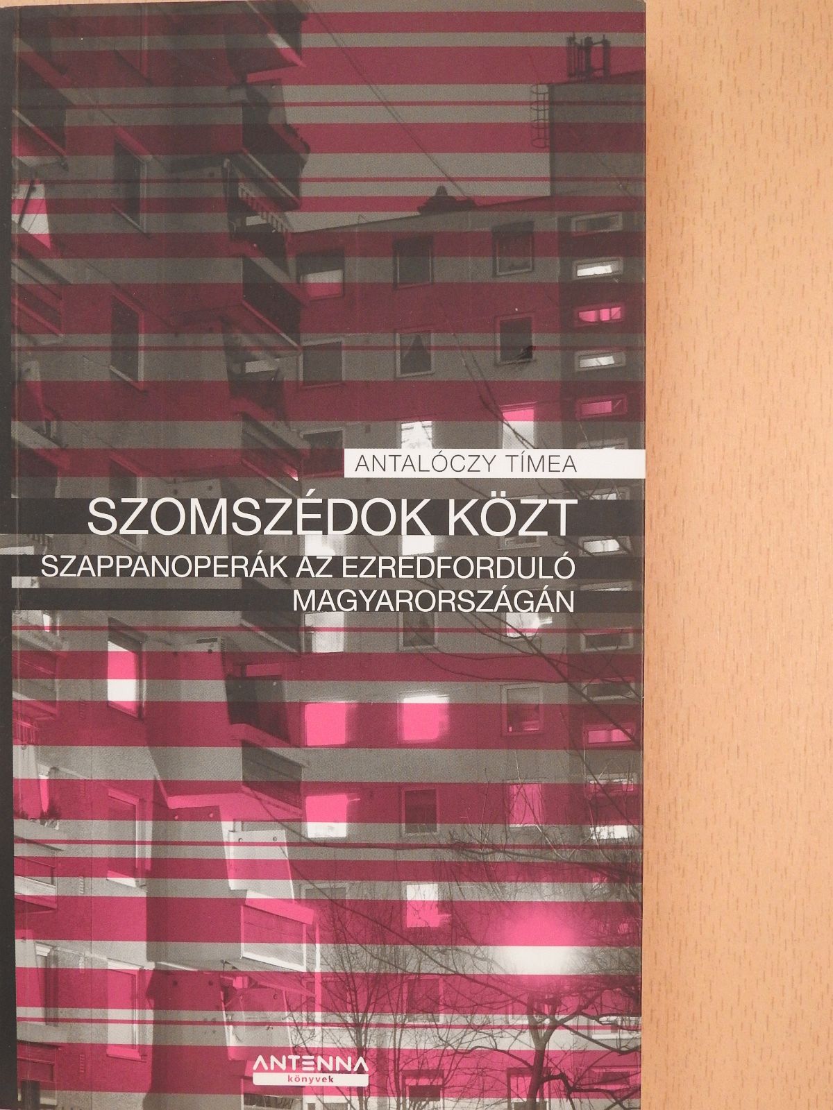 Antalóczy Tímea - Szomszédok közt (dedikált példány) [antikvár]
