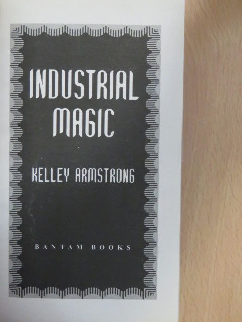 Kelley Armstrong - Industrial magic [antikvár]