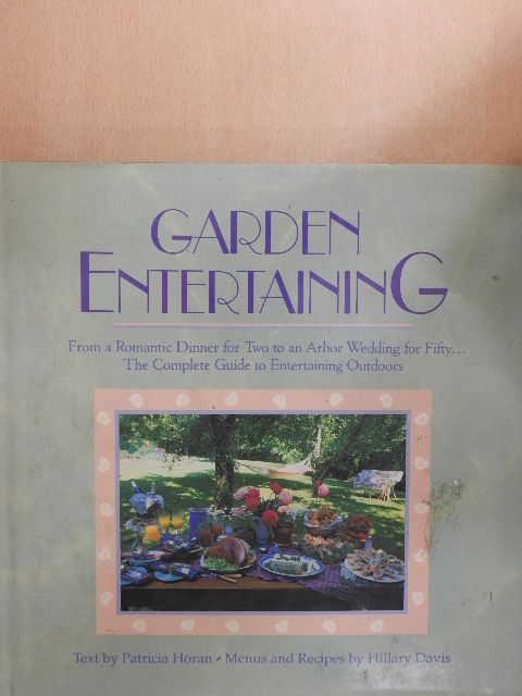 Hillary Davis - Garden Entertaining [antikvár]