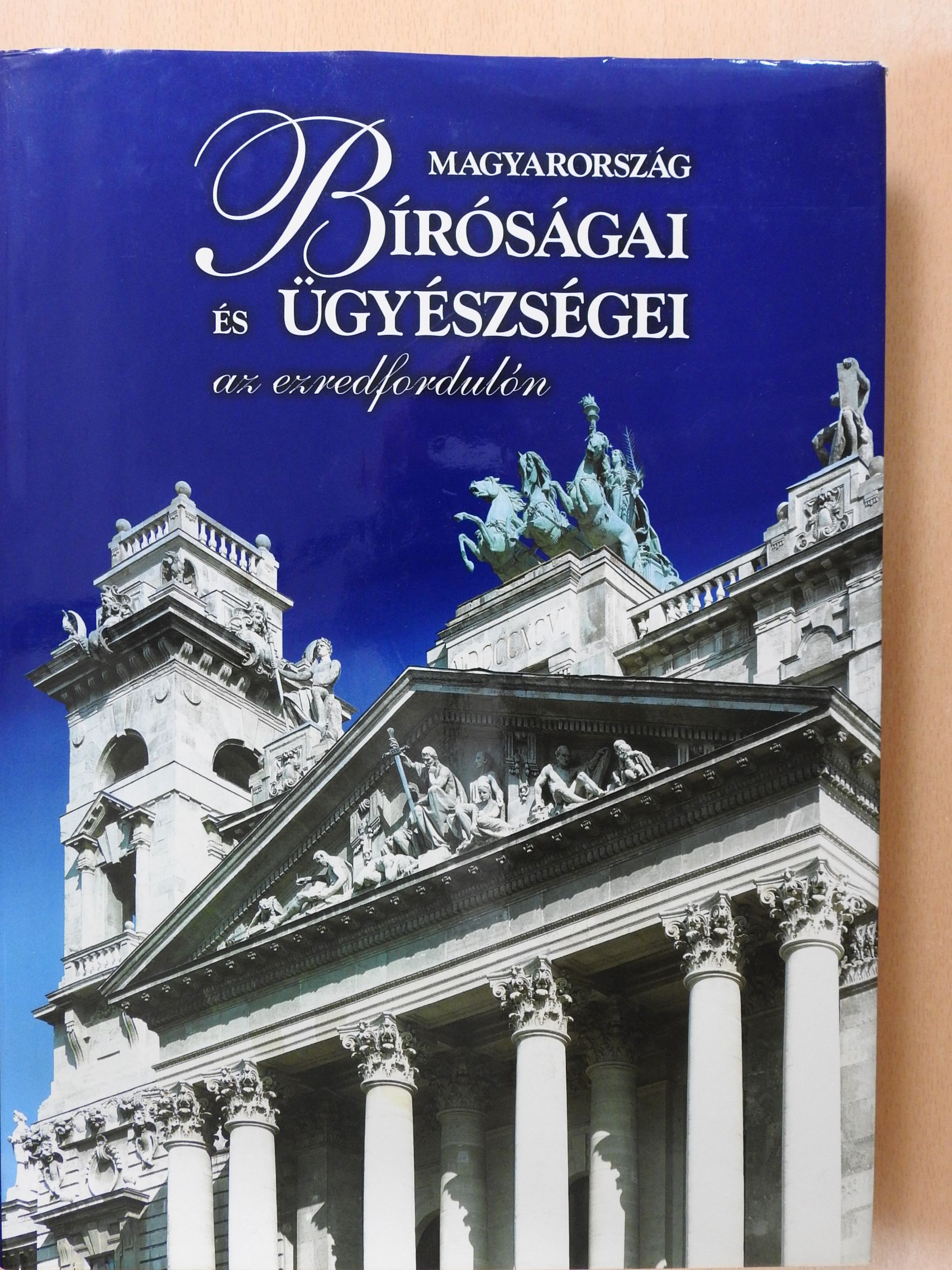 Dr. Ladányi György - Magyarország bíróságai és ügyészségei az ezredfordulón [antikvár]