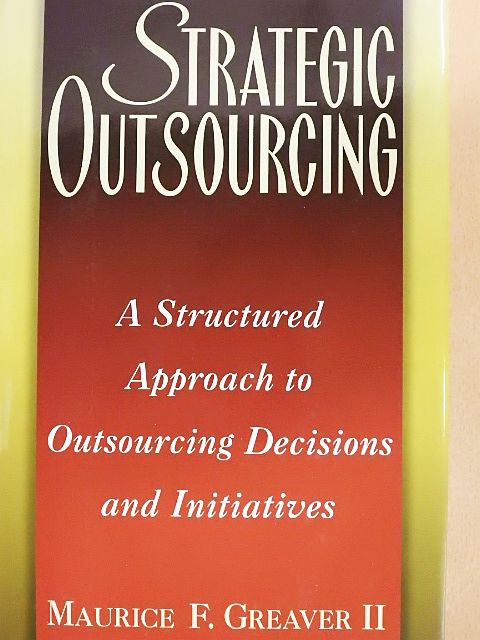 Maurice F. Greaver II - Strategic Outsourcing [antikvár]