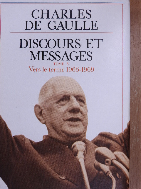 Charles de Gaulle - Discours et Messages V. [antikvár]