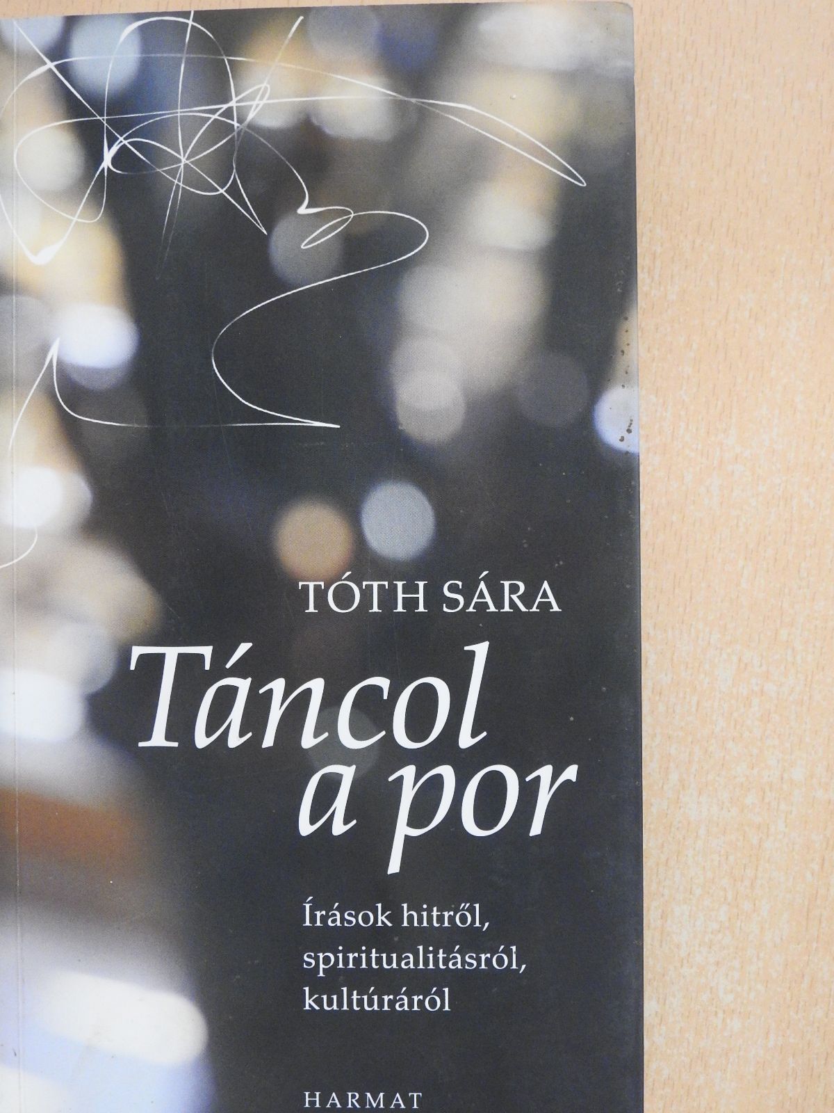 Tóth Sára - Táncol a por (kétszeresen dedikált példány) [antikvár]