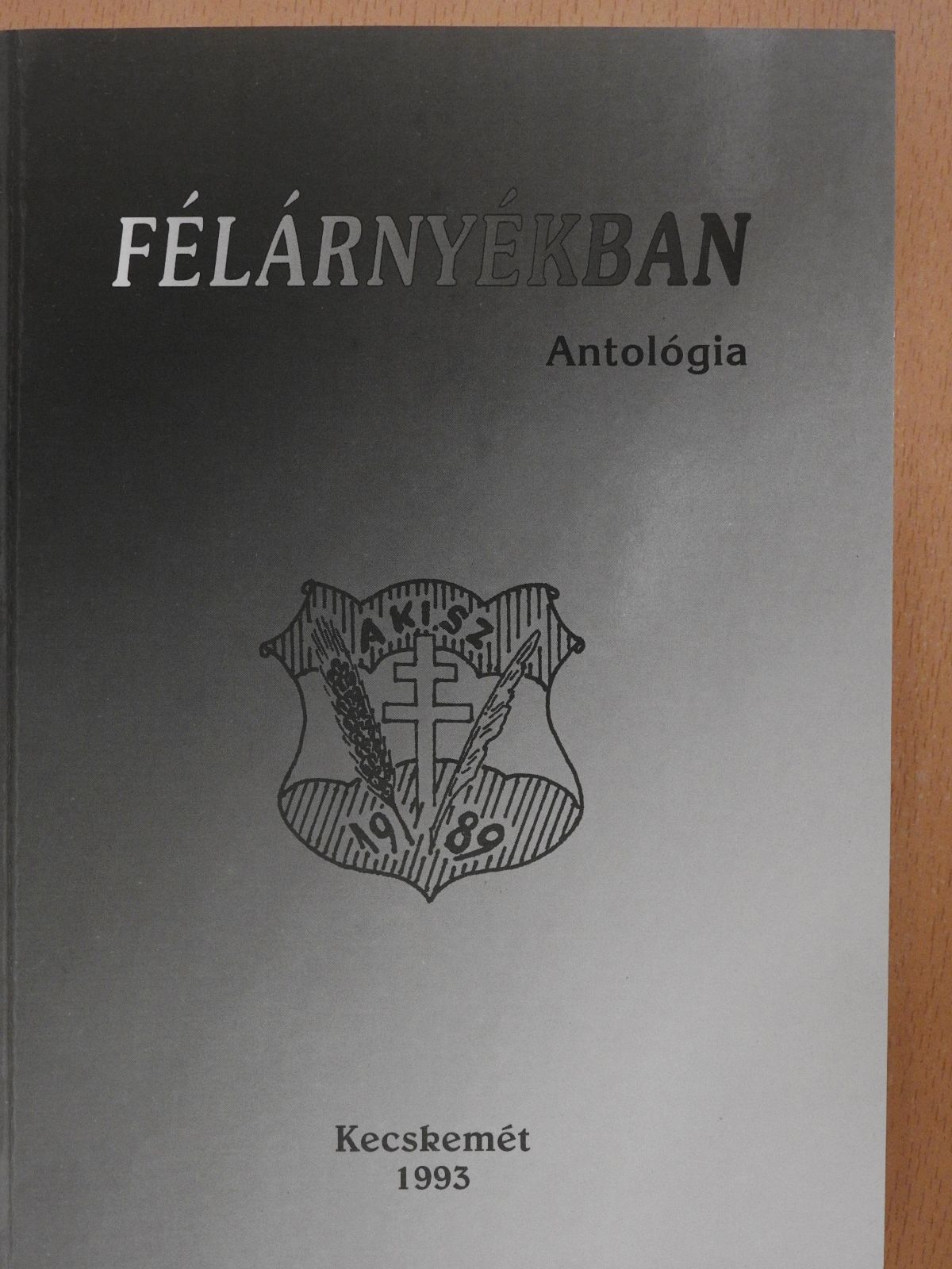 Árvai Mária - Félárnyékban (dedikált példány) [antikvár]