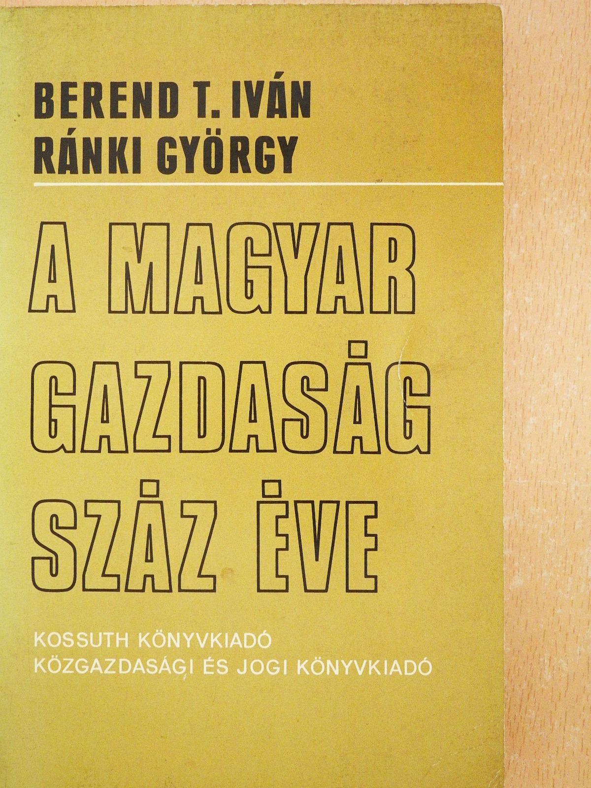 Berend T. Iván - A magyar gazdaság száz éve (kétszeresen dedikált példány) [antikvár]