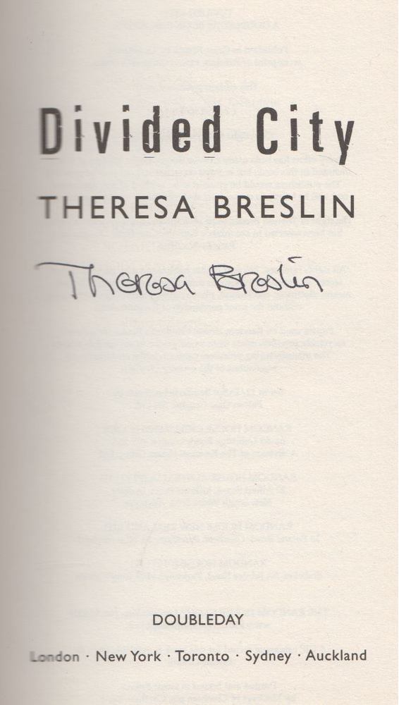 Theresa Breslin - Divided City (aláírt) [antikvár]