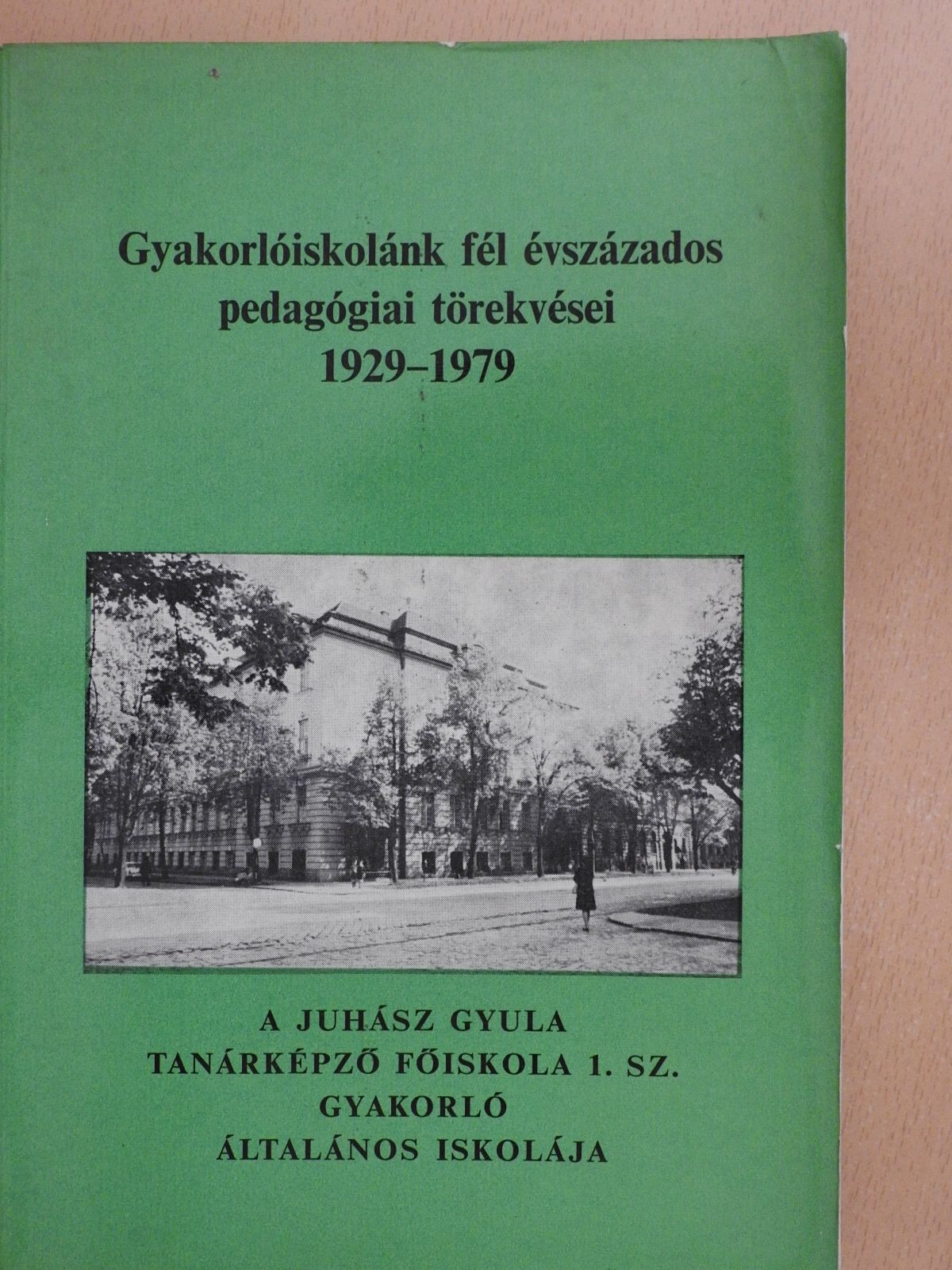 Ágoston György - Gyakorlóiskolánk fél évszázados pedagógiai törekvései (dedikált példány) [antikvár]