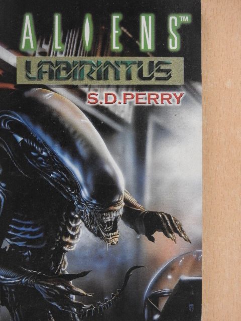S. D. Perry - Labirintus [antikvár]