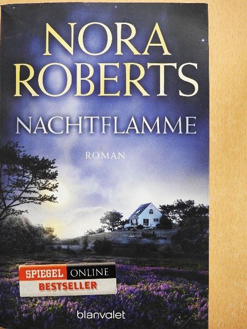 Nora Roberts - Nachtflamme [antikvár]