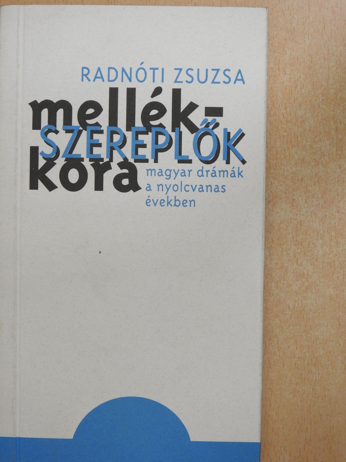 Radnóti Zsuzsa - Mellékszereplők kora (dedikált példány) [antikvár]