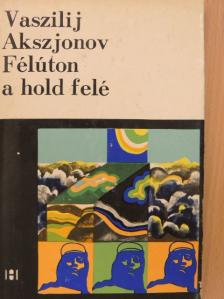 Vaszilij Akszjonov - Félúton a hold felé [antikvár]