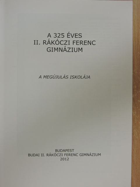 Kiss Kata - A 325 éves II. Rákóczi Ferenc Gimnázium [antikvár]