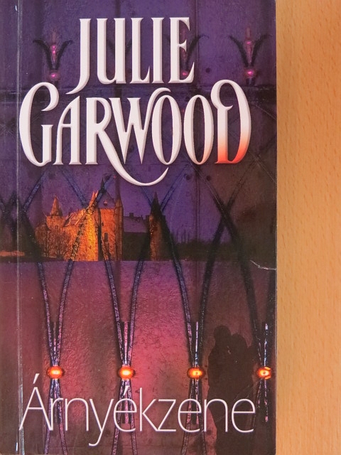 Julie Garwood - Árnyékzene [antikvár]