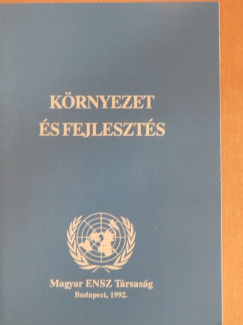 Csuja László - Környezet és fejlesztés [antikvár]