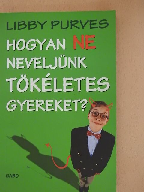 Libby Purves - Hogyan ne neveljünk tökéletes gyereket? [antikvár]