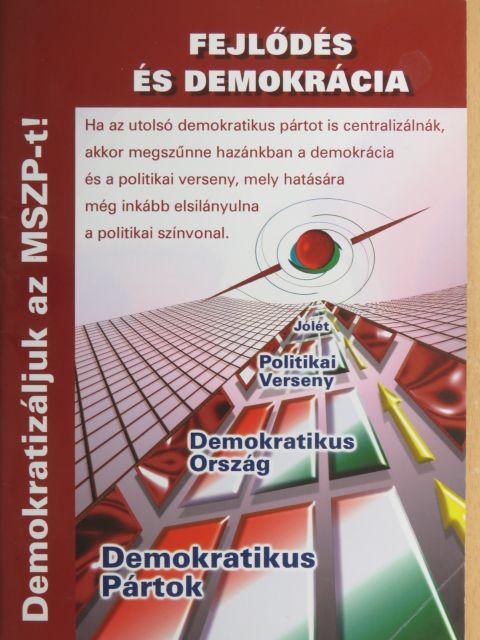 Kertész Krisztián - Fejlődés és demokrácia [antikvár]