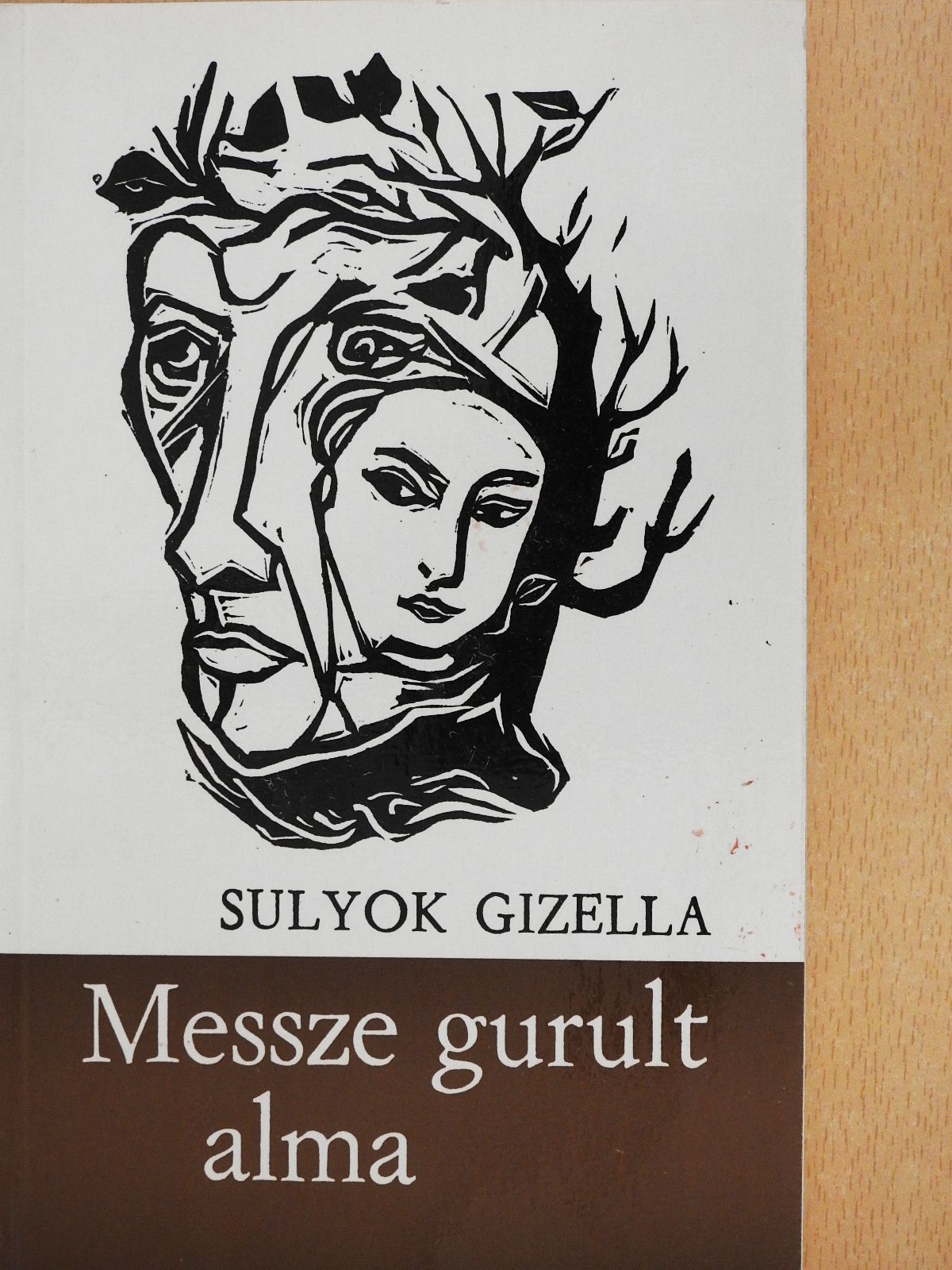 Sulyok Gizella - Messze gurult alma (dedikált példány) [antikvár]