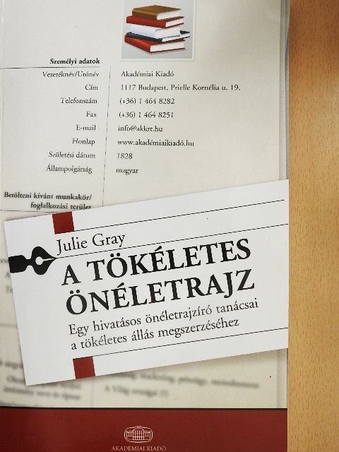 Julie Gray - A tökéletes önéletrajz [antikvár]