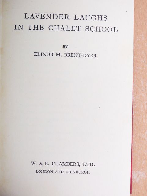 Elinor M. Brent-Dyer - Lavender Laughs in the Chalet School [antikvár]
