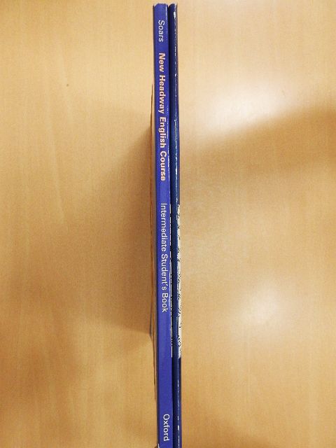 John Soars - New Headway English Course - Intermediate - Student's Book/Workbook with key [antikvár]