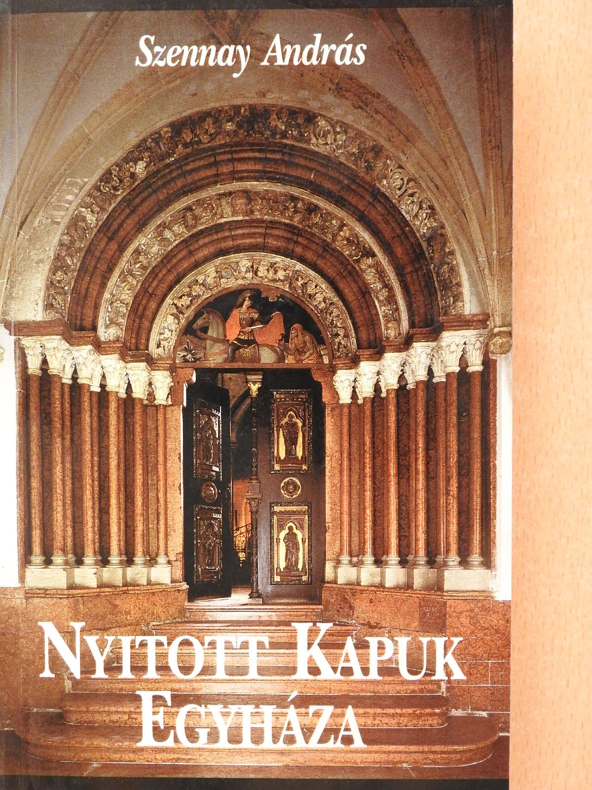 Szennay András - Nyitott kapuk Egyháza (dedikált példány) [antikvár]