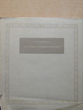 N. K. Krupszkaja - Az iskolai önkormányzatról [antikvár]