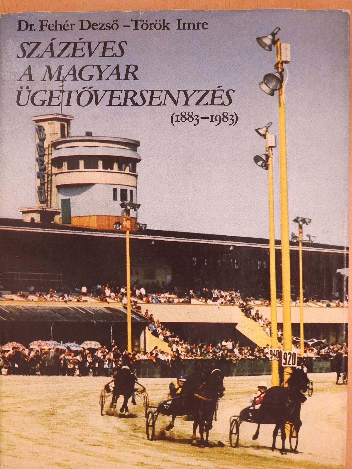Dr. Fehér Dezső - Százéves a magyar ügetőversenyzés (dedikált példány) [antikvár]
