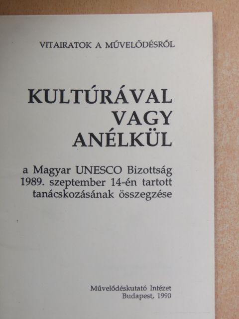Kultúrával vagy anélkül [antikvár]