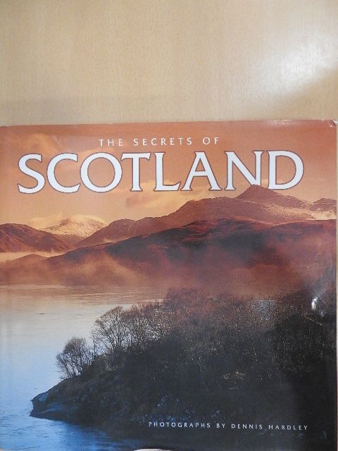 Dennis Hardley - The Secrets of Scotland [antikvár]