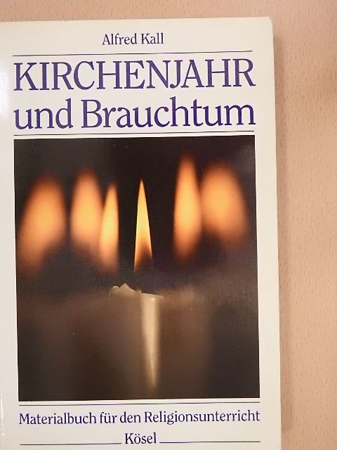 Alfred Kall - Kirchenjahr und Brauchtum [antikvár]