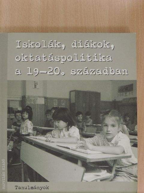 Czaga Viktória - Iskolák, diákok, oktatáspolitika a 19-20. században [antikvár]