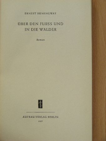 Ernest Hemingway - Über den fluss und in die wälder [antikvár]