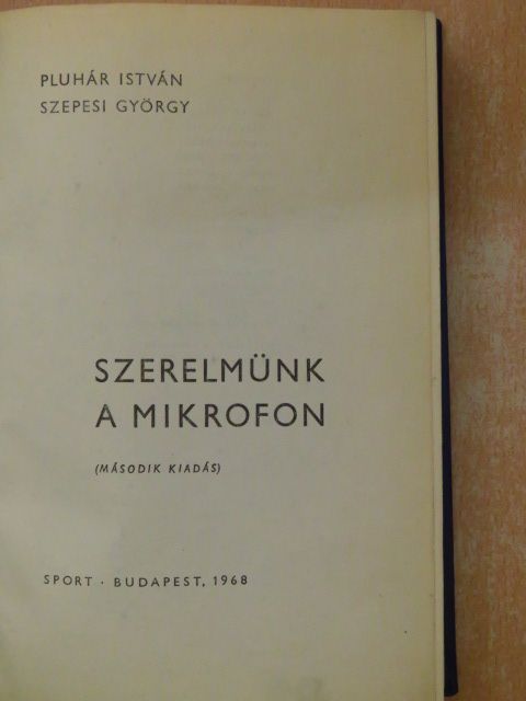 Pluhár István - Szerelmünk a mikrofon [antikvár]