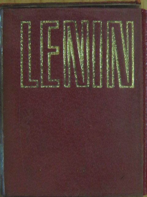 V. I. Lenin - V. I. Lenin a sajtóról (minikönyv)/V. I. Lenin a sajtóról (orosz nyelvű) (minikönyv) [antikvár]