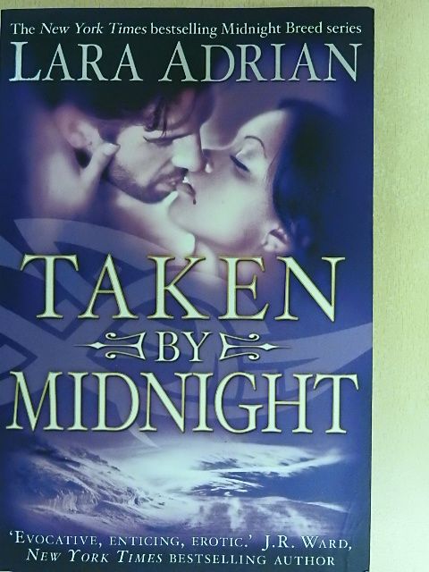 Lara Adrian - Taken by midnight [antikvár]