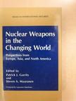 John Lewis Gaddis - Nuclear Weapons in the Changing World [antikvár]