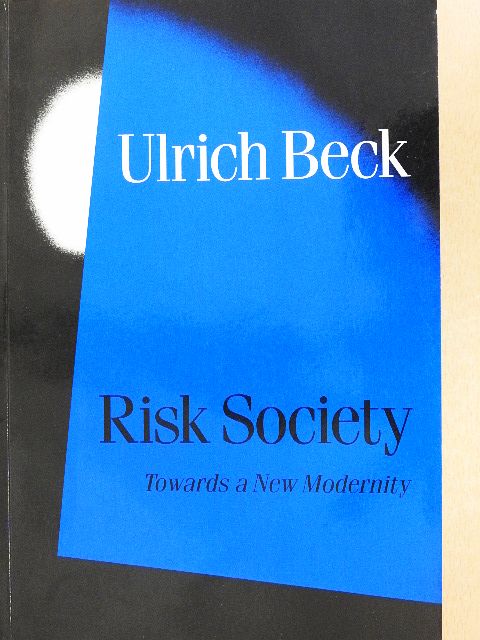 Ulrich Beck - Risk Society [antikvár]