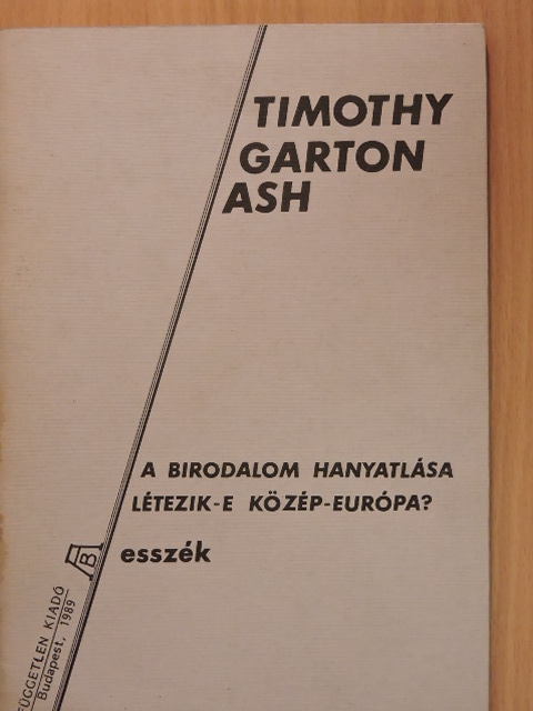 Timothy Garton Ash - A birodalom hanyatlása - Létezik-e Közép-Európa? [antikvár]