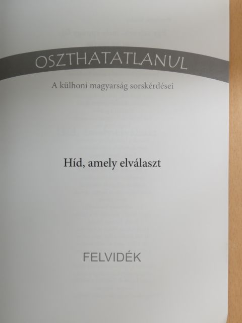 Czakó Mira - Híd, amely elválaszt [antikvár]