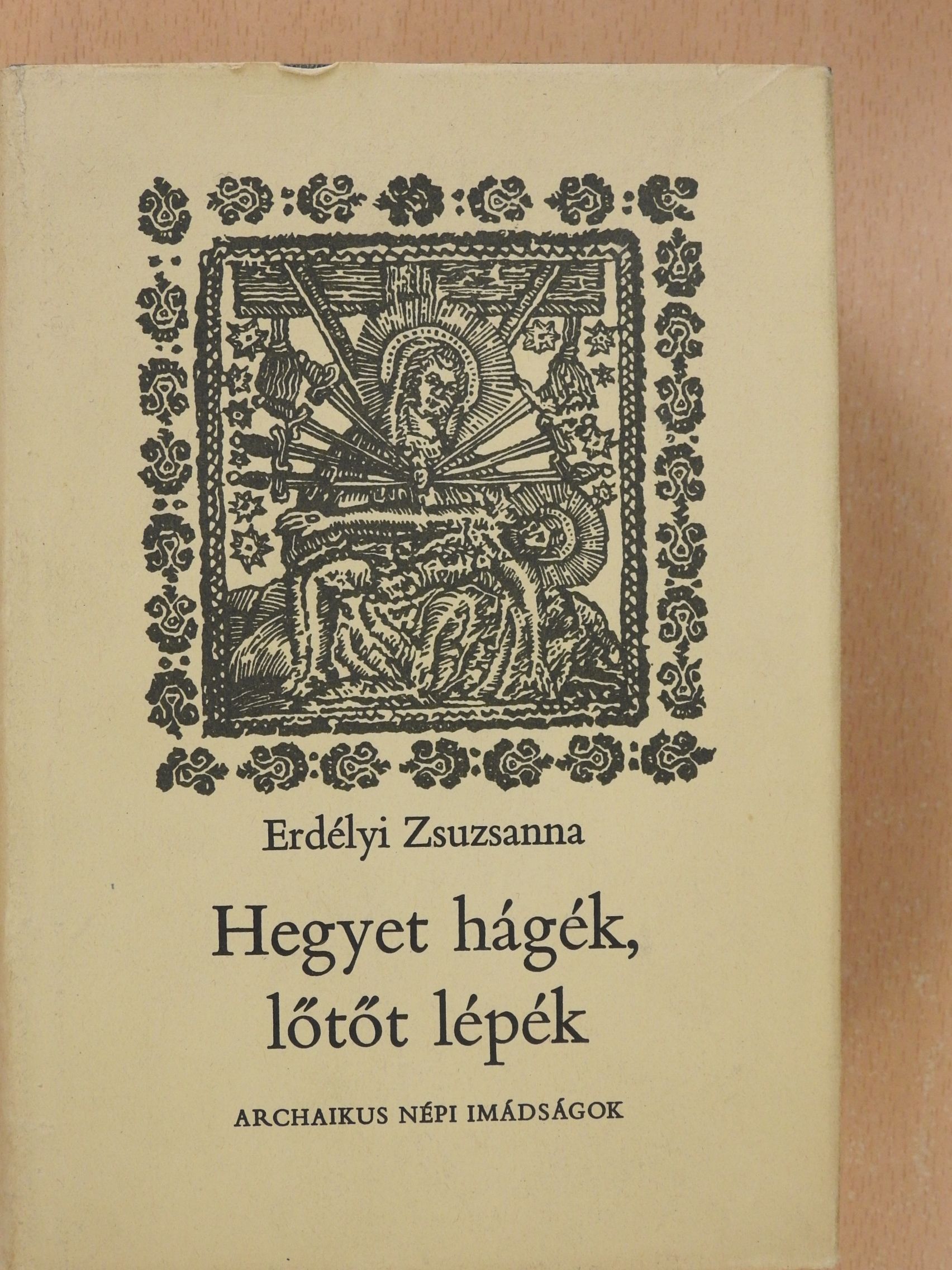 Erdélyi Zsuzsanna - Hegyet hágék, lőtőt lépék (dedikált példány) [antikvár]